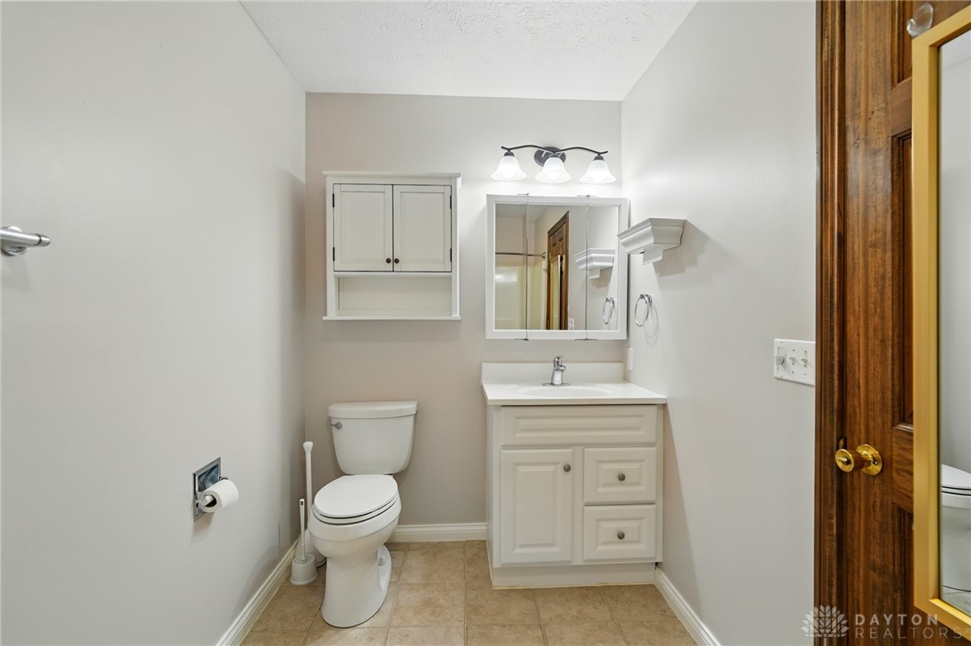 865 Copperfield Lane, Tipp City, Ohio image 37