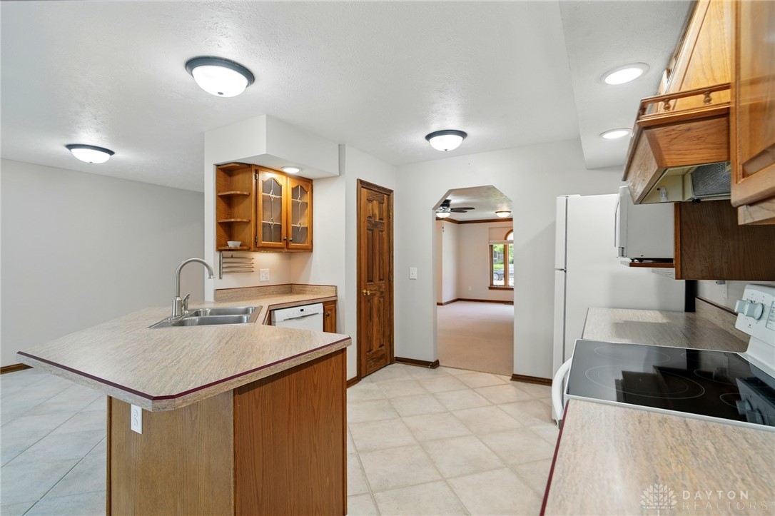 865 Copperfield Lane, Tipp City, Ohio image 12