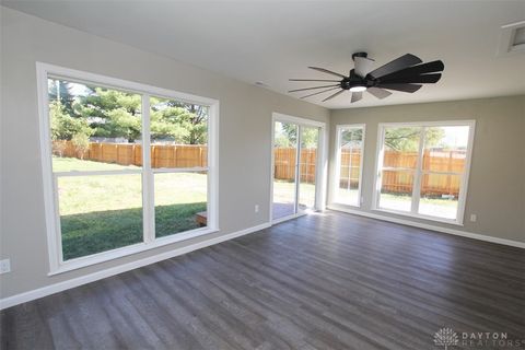 Tiny photo for 880 Wilshire Drive, Franklin, OH 45005 (MLS # 946275)