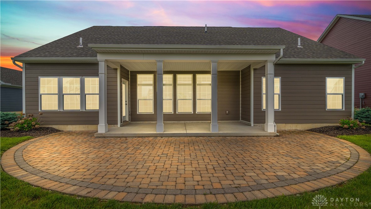 2221 Larkspur Drive, Troy, Ohio image 2