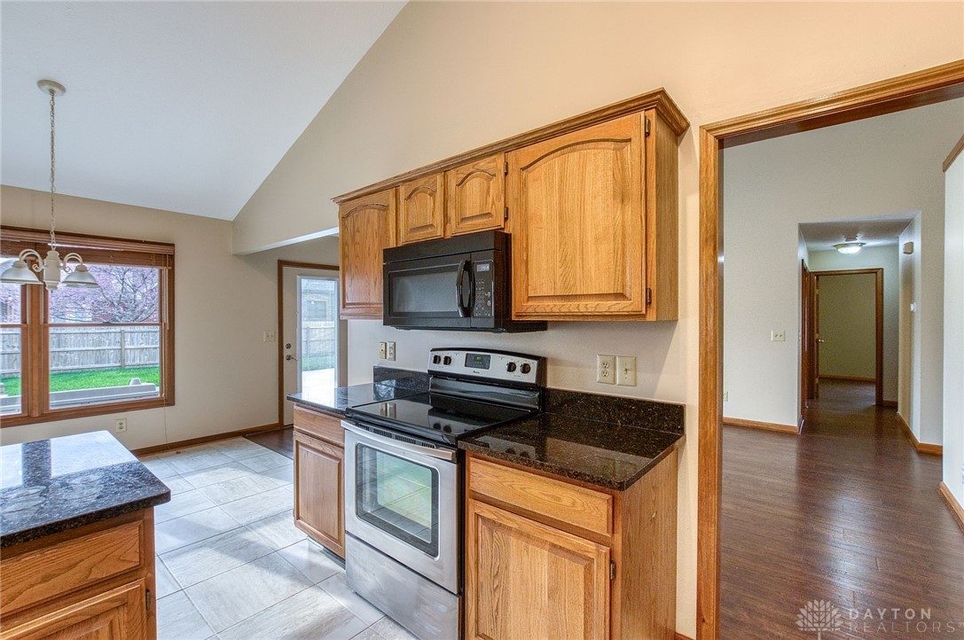 9469 Country Path Trail, Miamisburg, Ohio image 11