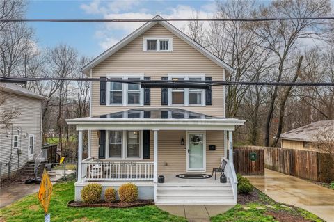 Photo of 608 Park Avenue, Loveland, OH 45140 (MLS # 954004)