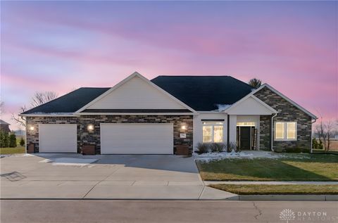 Photo of 996 Stony Brook Lane, Troy, OH 45373 (MLS # 950085)