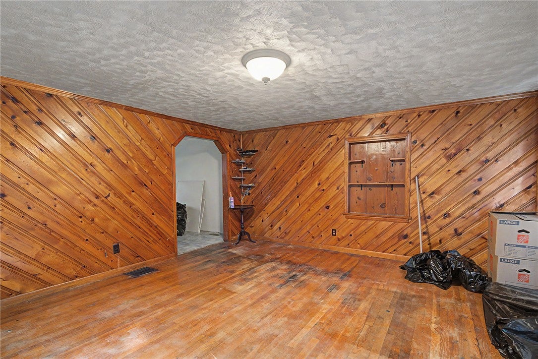 1823 Hanes Road