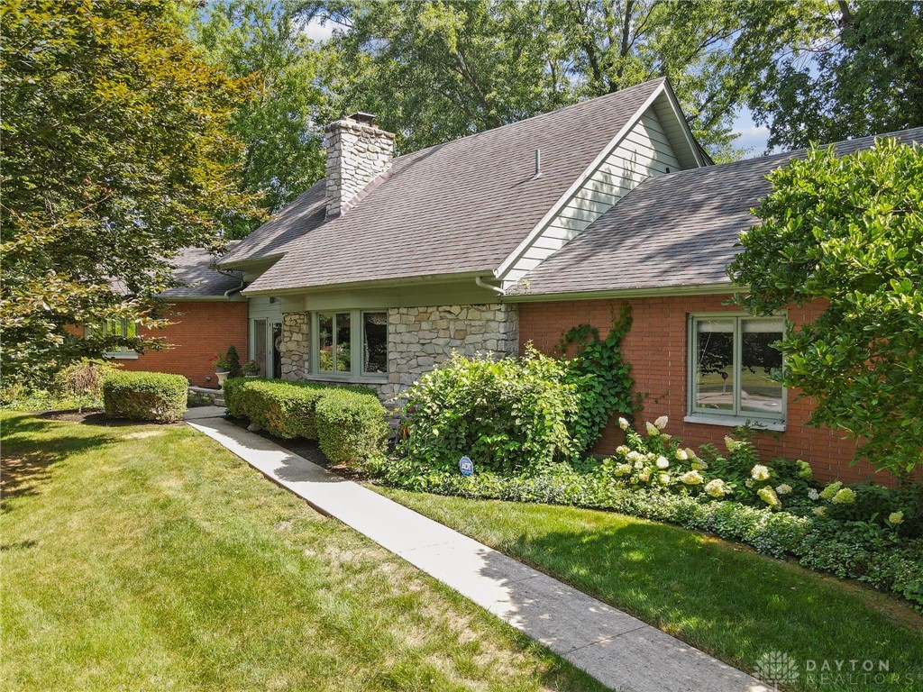 860 Lincolnshire Drive, Troy, Ohio image 2