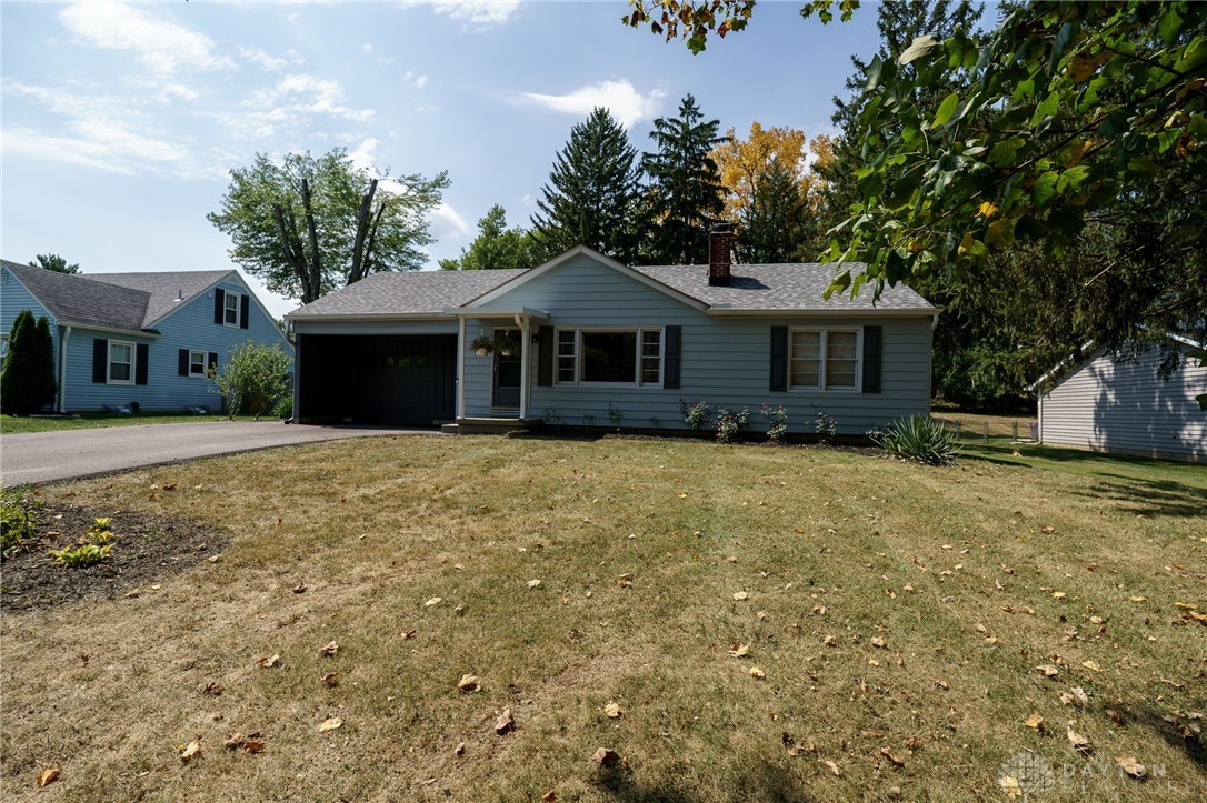 1081 Meadow Drive, Beavercreek, Ohio image 4