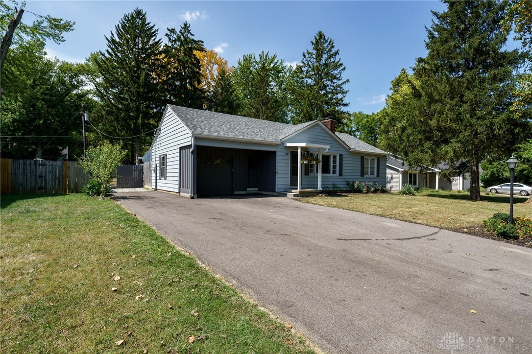 1081 Meadow Drive, Beavercreek, Ohio image 3