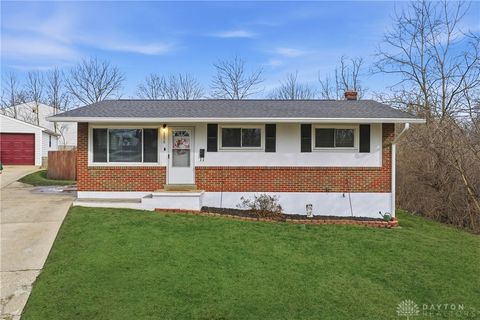Photo of 8608 Dundalk Court, Deer Park, OH 45236 (MLS # 957390)