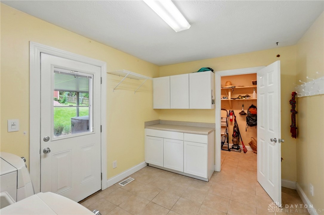 620 Talowood Drive, Beavercreek, Ohio image 32