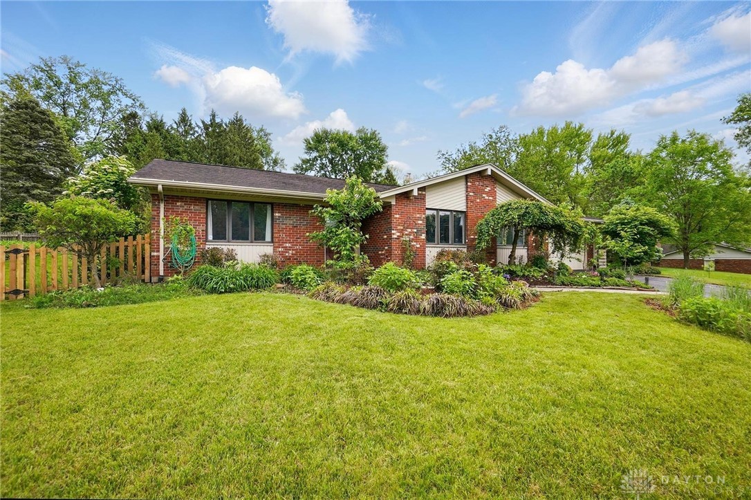 620 Talowood Drive, Beavercreek, Ohio image 2