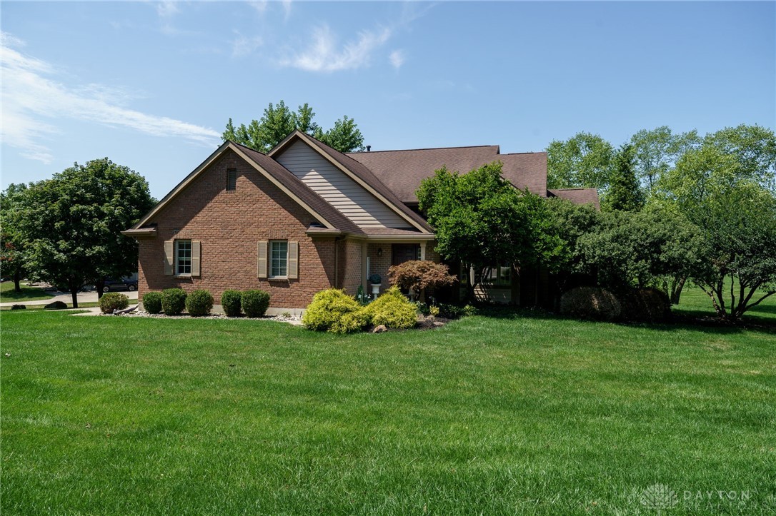 7569 Stone Ridge Drive, Springboro, Ohio image 2