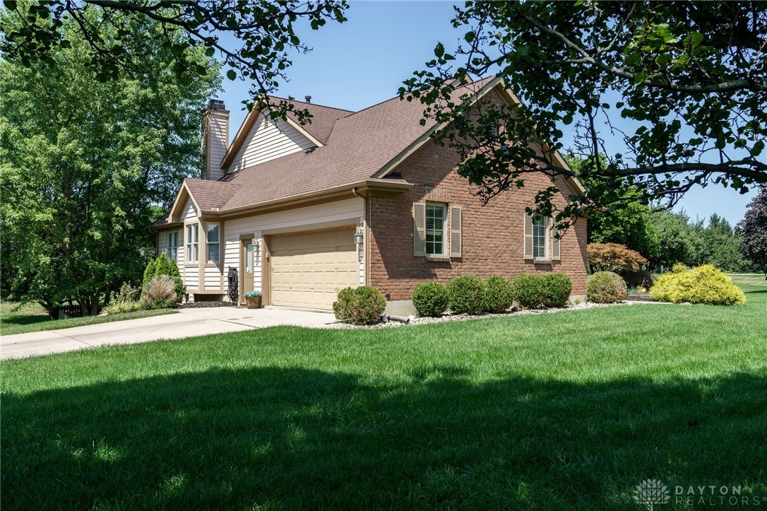 7569 Stone Ridge Drive, Springboro, Ohio image 3