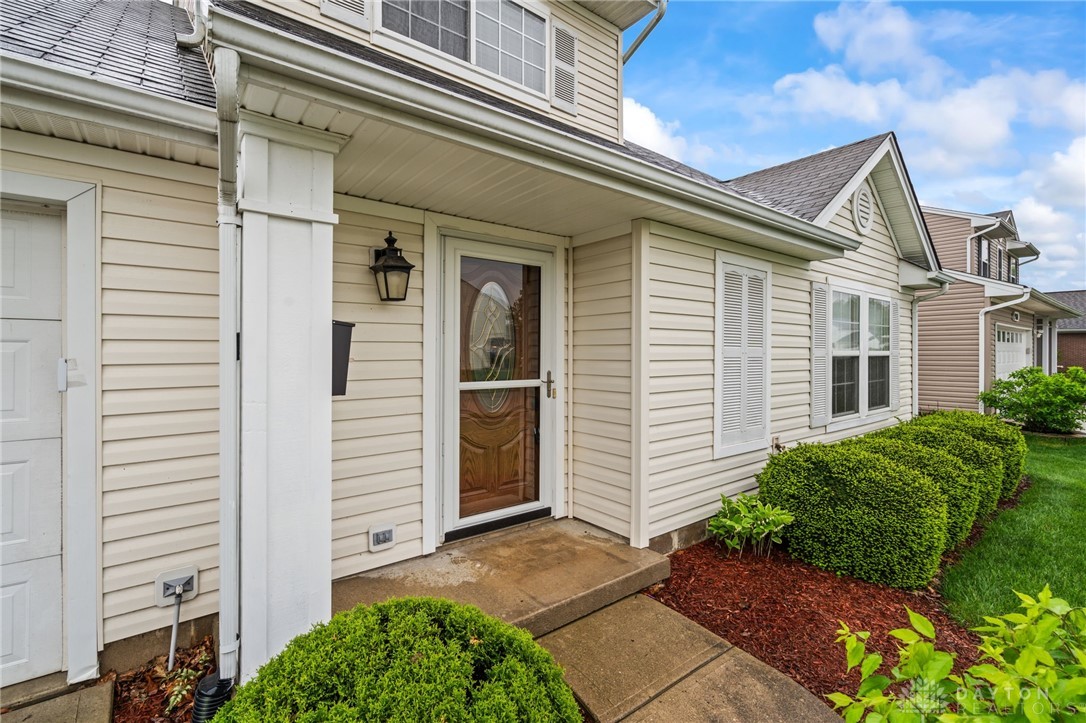 2750 Twin Lakes Drive, Troy, Ohio image 3