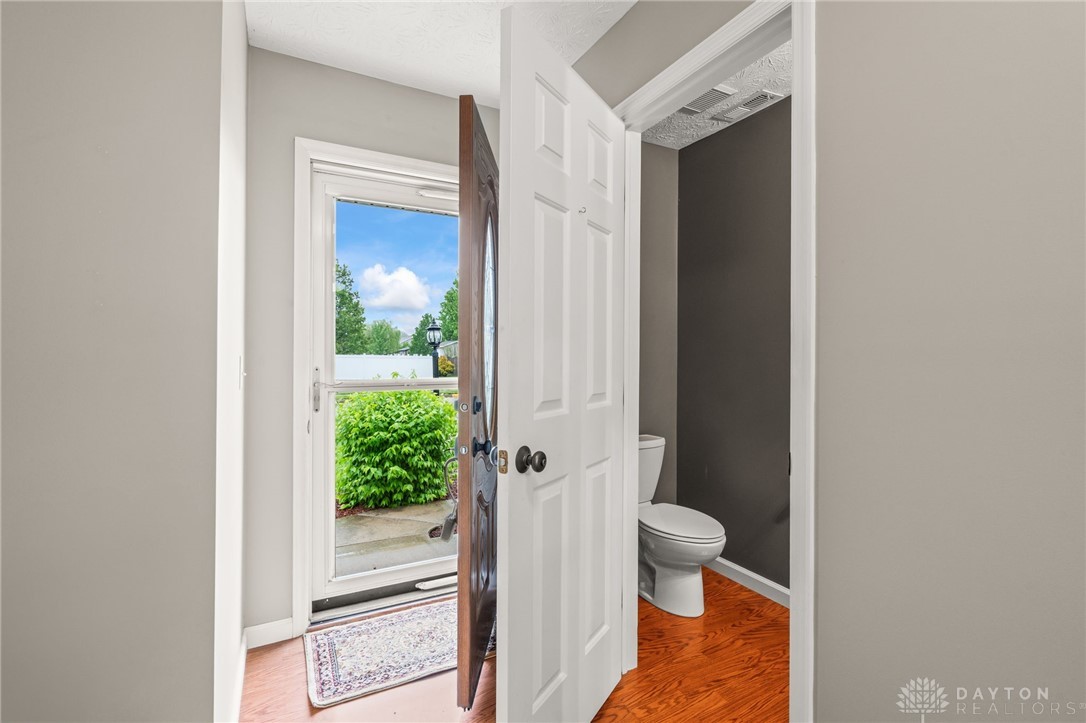 2750 Twin Lakes Drive, Troy, Ohio image 7
