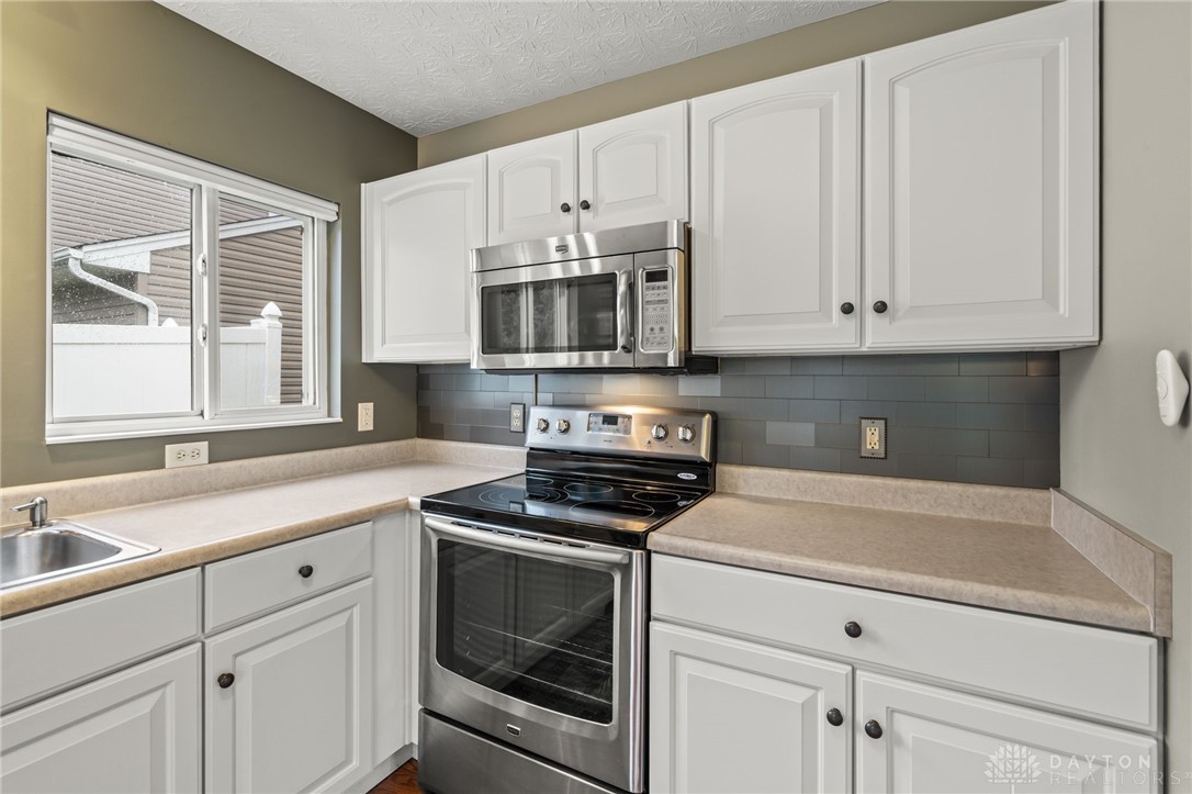 2750 Twin Lakes Drive, Troy, Ohio image 14