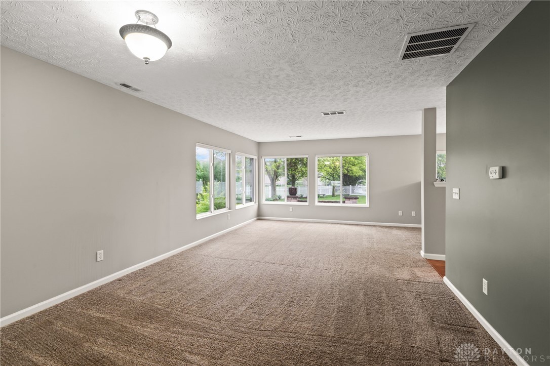 2750 Twin Lakes Drive, Troy, Ohio image 4