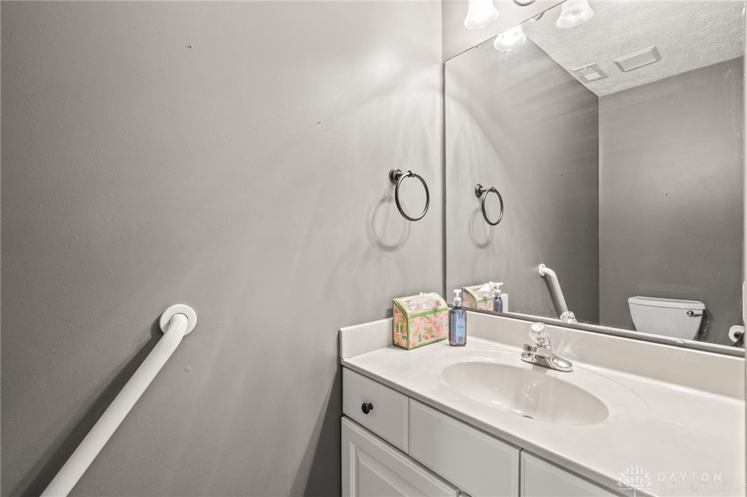 2750 Twin Lakes Drive, Troy, Ohio image 8