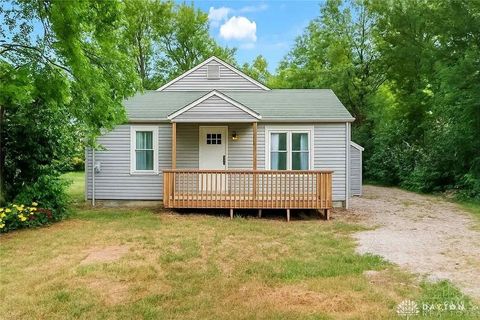 Photo of 5438 Middletown Oxford Road, Middletown, OH 45042 (MLS # 952927)