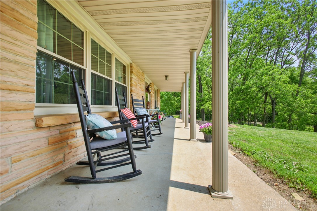2590 Ross Lane, Springfield, Ohio image 9