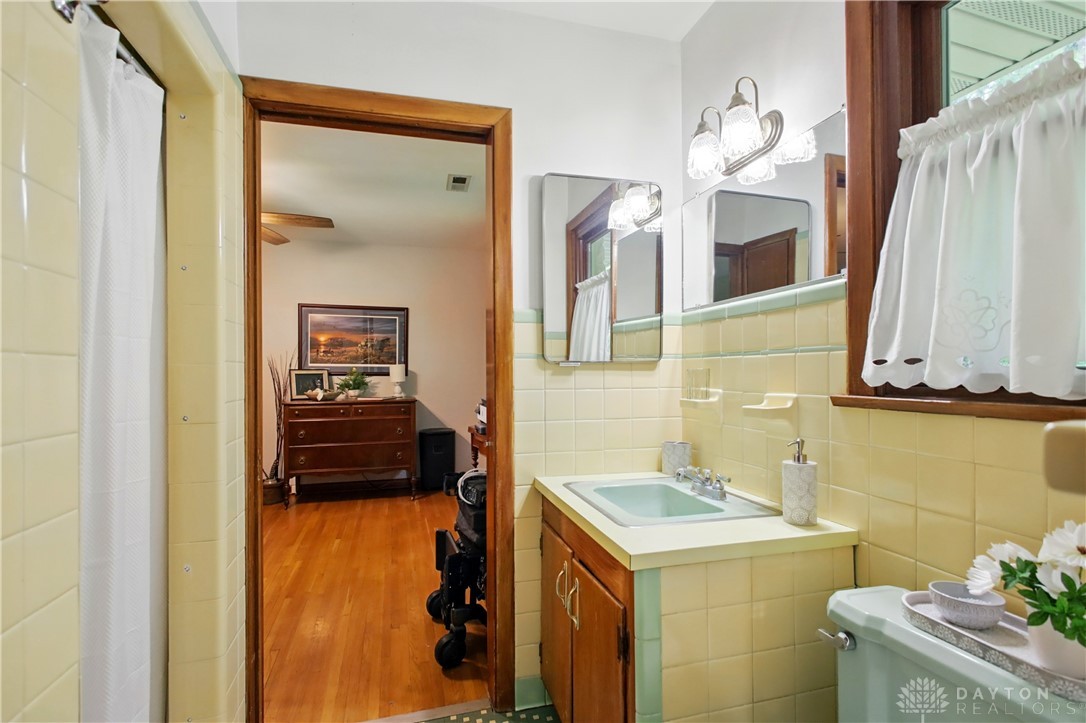 2590 Ross Lane, Springfield, Ohio image 32