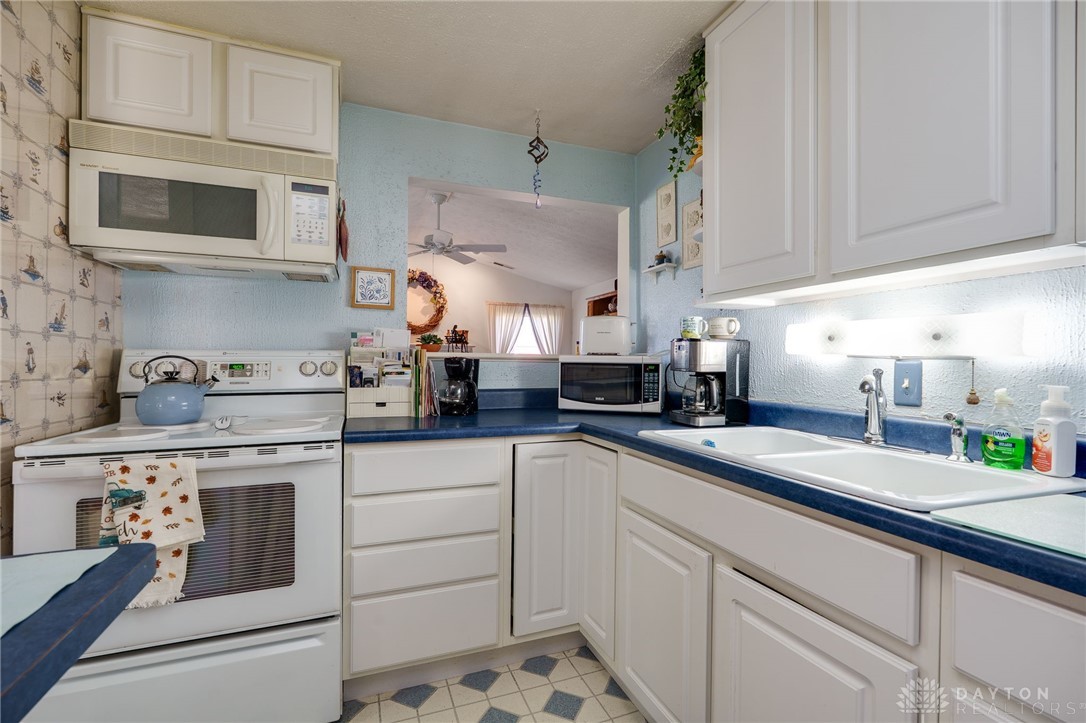 3765 Elmira Drive, Kettering, Ohio image 20