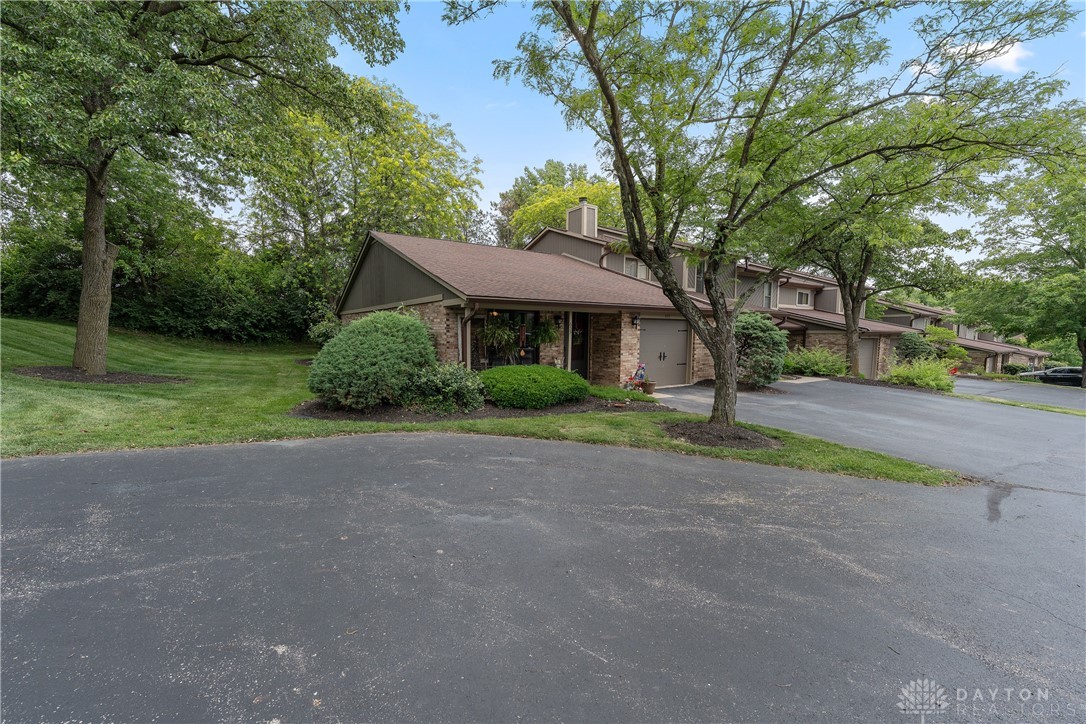 653 Hidden Valley Court, Fairborn, Ohio image 4