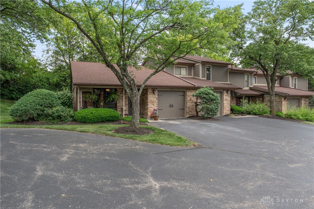 653 Hidden Valley Court, Fairborn, Ohio image 2