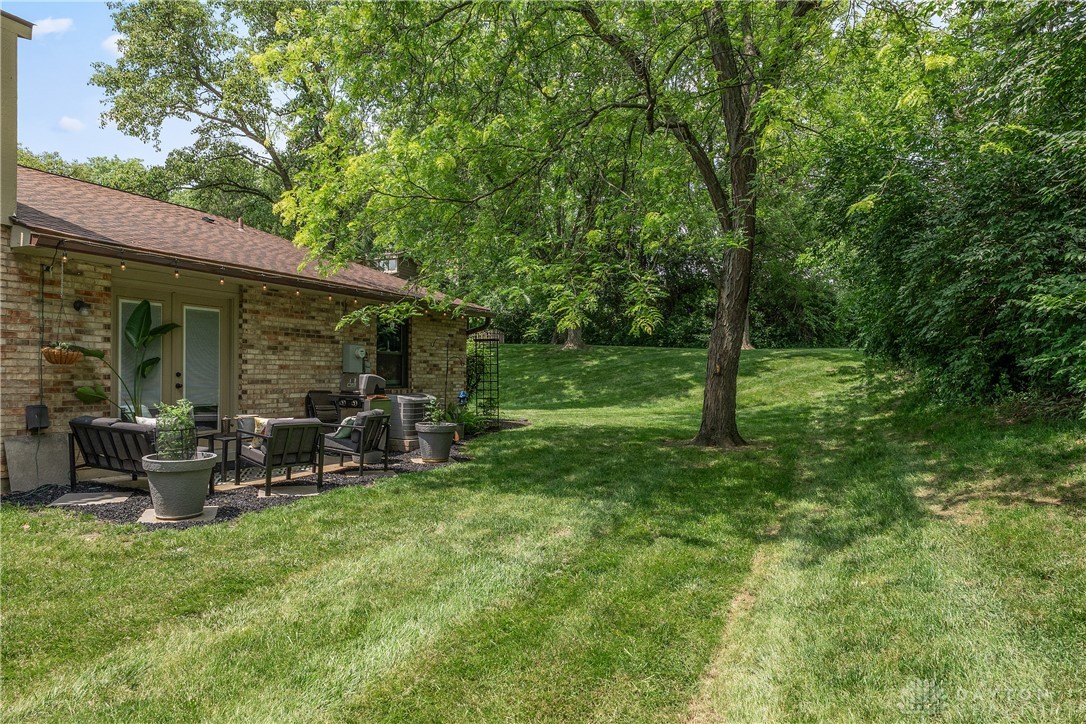 653 Hidden Valley Court, Fairborn, Ohio image 9