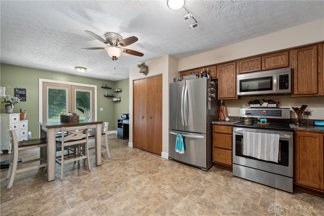 653 Hidden Valley Court, Fairborn, Ohio image 28