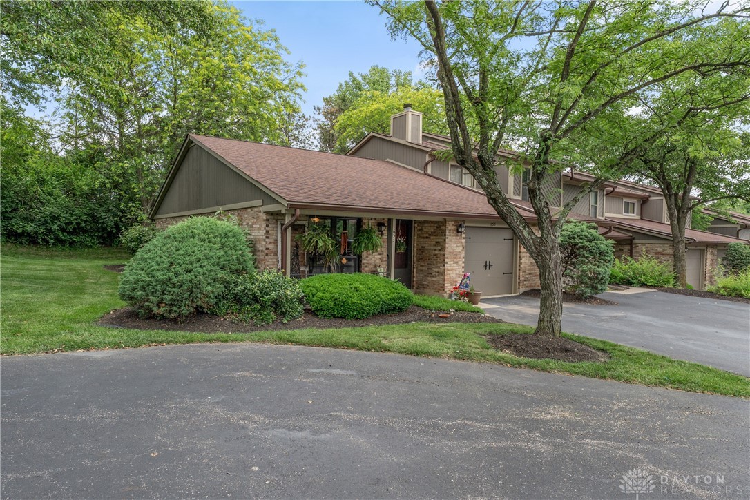 653 Hidden Valley Court, Fairborn, Ohio image 3