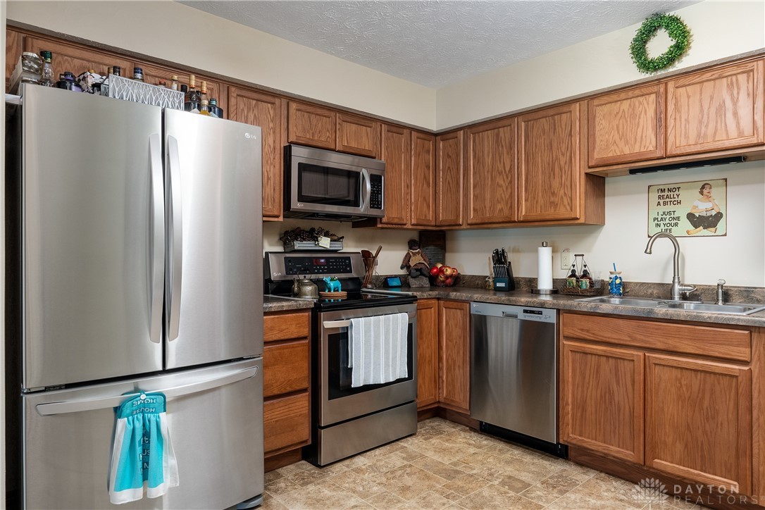 653 Hidden Valley Court, Fairborn, Ohio image 23