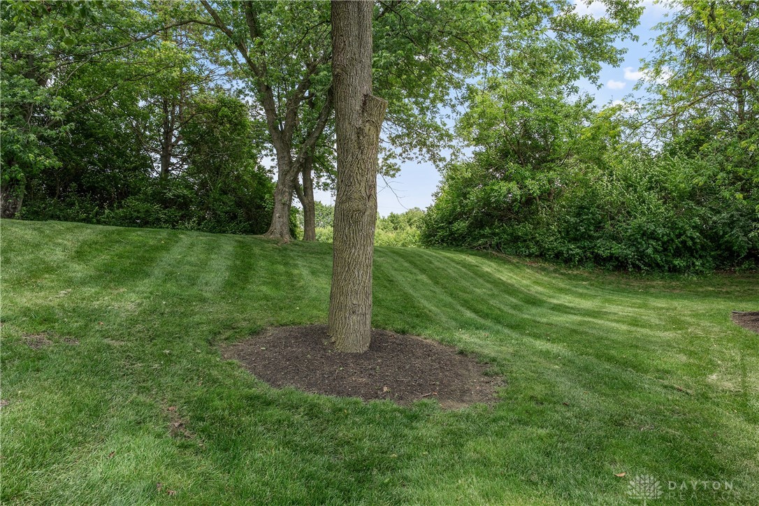653 Hidden Valley Court, Fairborn, Ohio image 6