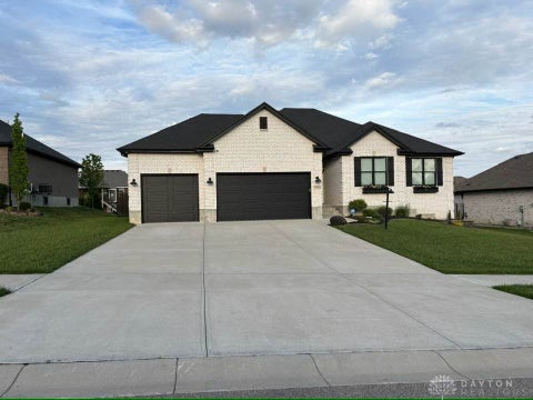Photo of 139 Wolf Creek Court, Carlisle, OH 45005 (MLS # 961650)