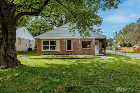 Photo of 2601 Oakley Avenue, Kettering, OH 45419 (MLS # 946048)