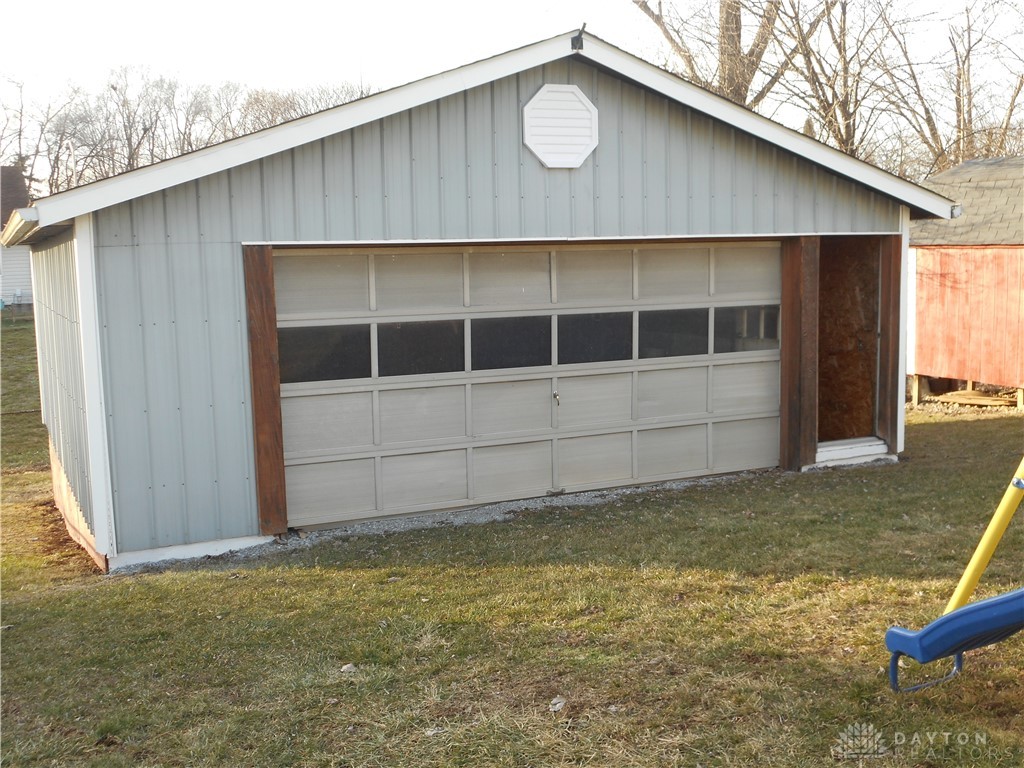 821 Plumwood Drive, New Carlisle, Ohio image 2