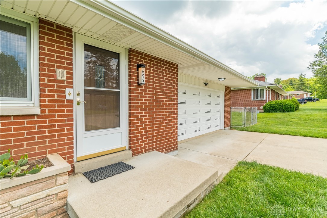 692 Sueden Drive, Beavercreek, Ohio image 3