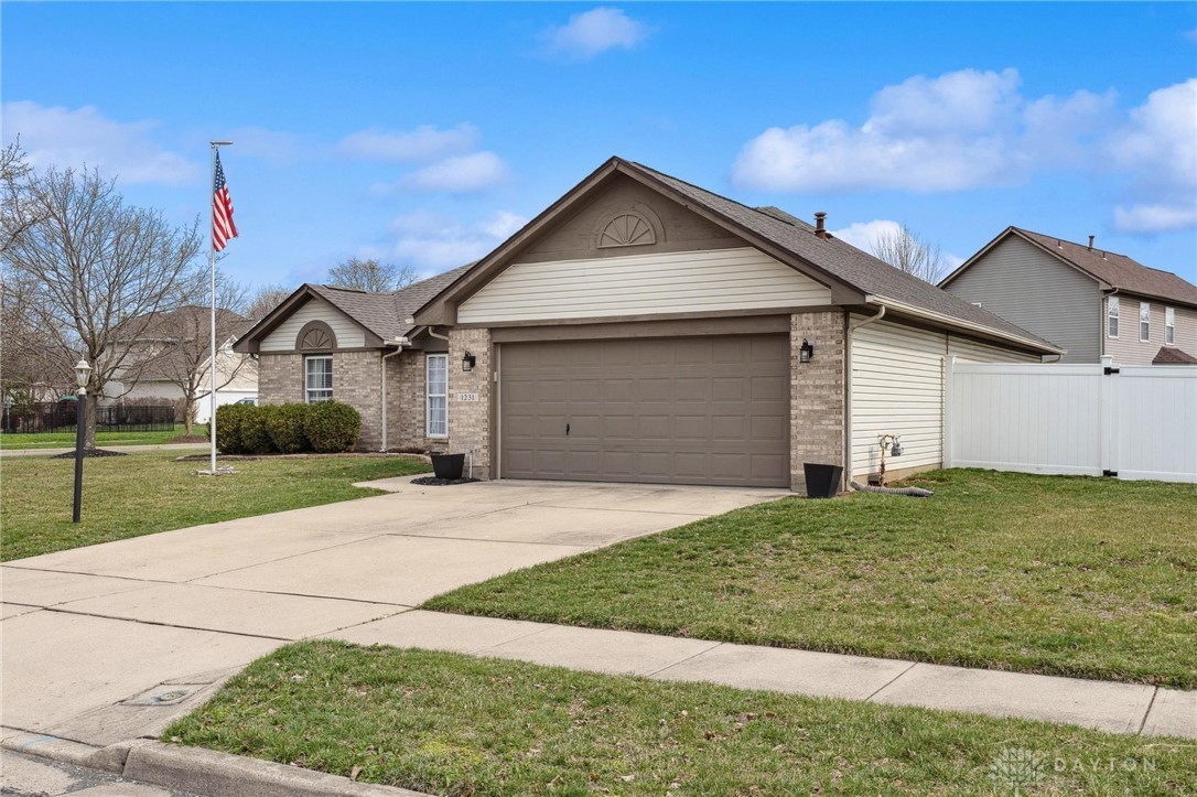 1231 Whitetail Drive, Fairborn, Ohio image 4