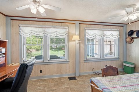 Tiny photo for 13 Kenwood Drive, Middletown, OH 45042 (MLS # 946485)