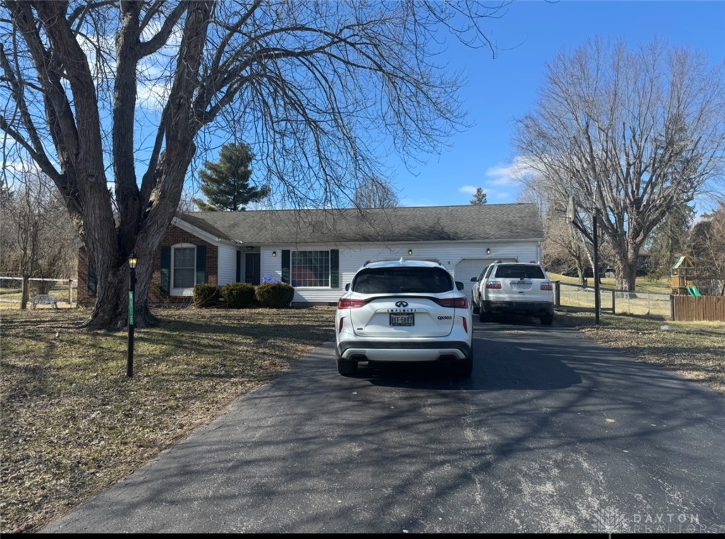 9115 Mill Trace Drive, Leesburg, Ohio image 1