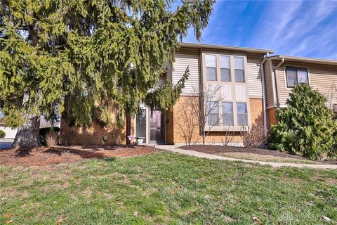 Photo of 10 Woodside Court, Springdale, OH 45246 (MLS # 950269)