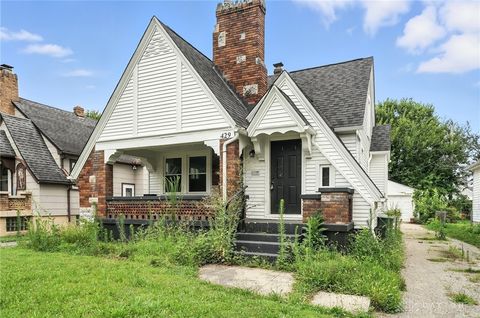 Photo of 429 E Siebenthaler Avenue, Dayton, OH 45405 (MLS # 942110)