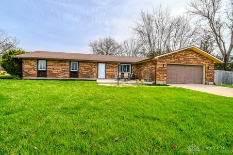 Homes For Sale - 1276 Meadow Bridge Drive<br/> Beavercreek, OH 45432