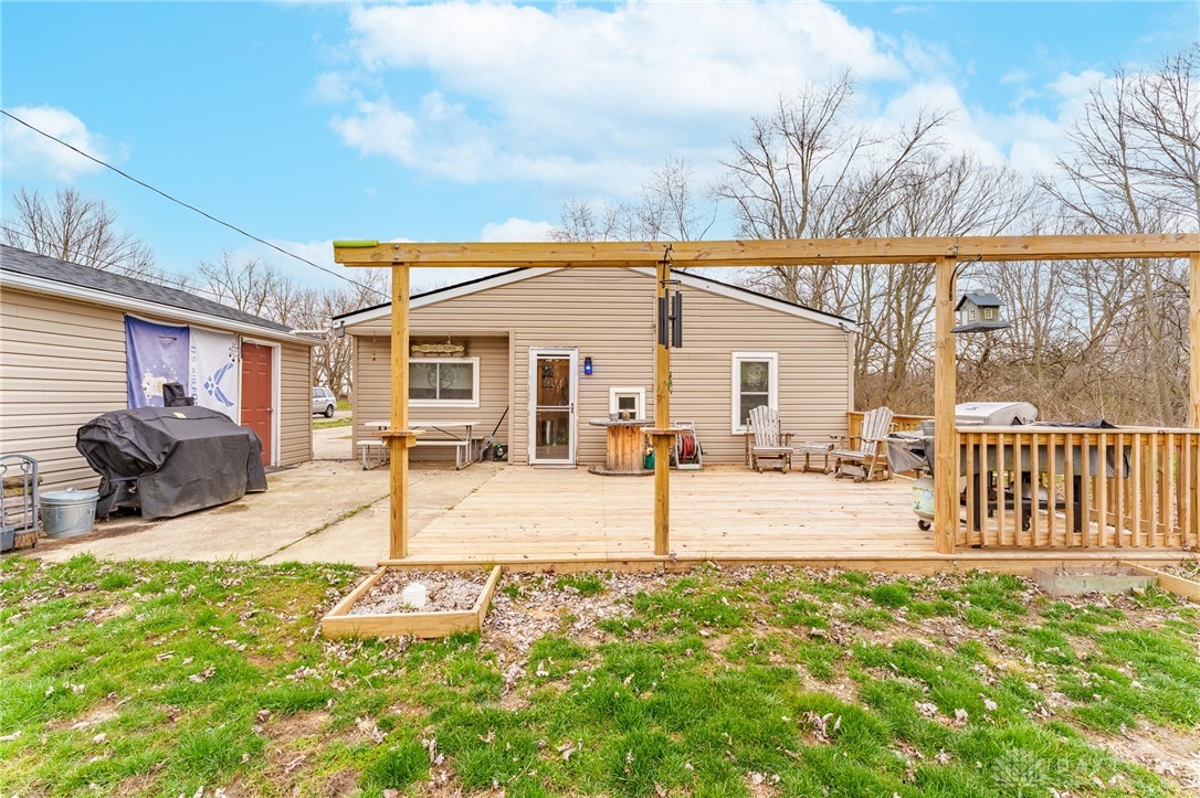7295 Meadow Drive, Tipp City, Ohio image 25