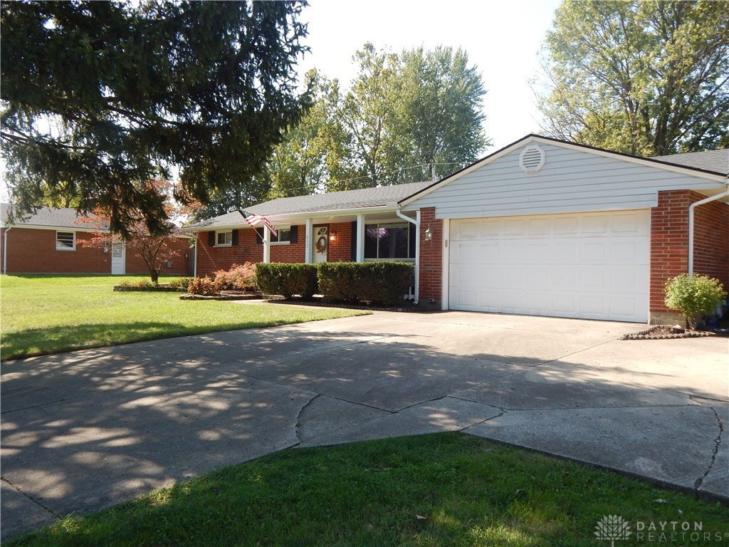 917 Fawcett Drive, Beavercreek, Ohio image 1