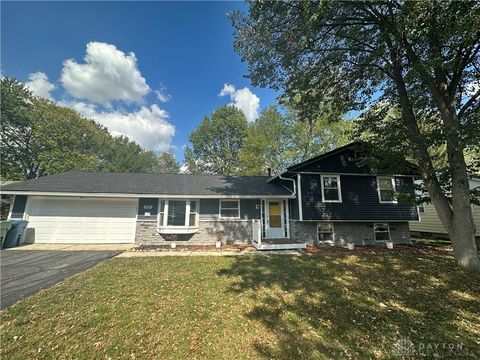 Photo of 1042 Van Kirk Drive, Marysville, OH 43040 (MLS # 945294)