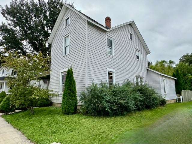 207 W Monument Street