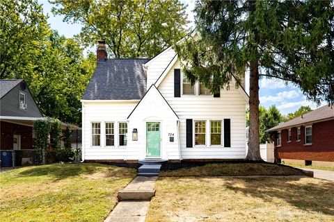 Photo of 724 Patterson Road, Dayton, OH 45419 (MLS # 943852)