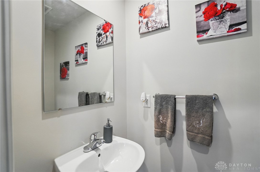 508 Skyway Drive, Springfield, Ohio image 16