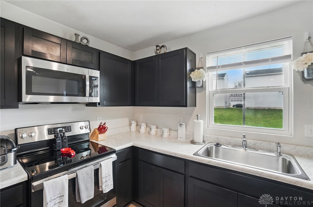 508 Skyway Drive, Springfield, Ohio image 12