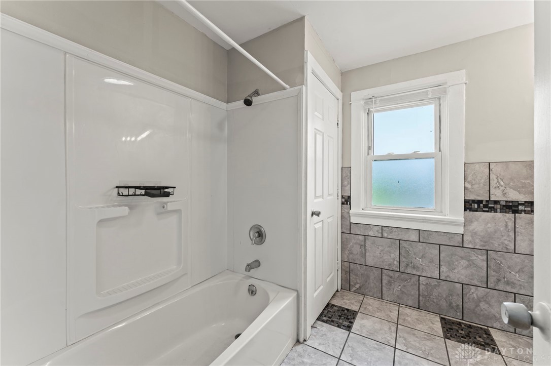 2460 Lakeview Avenue, Dayton, Ohio image 23